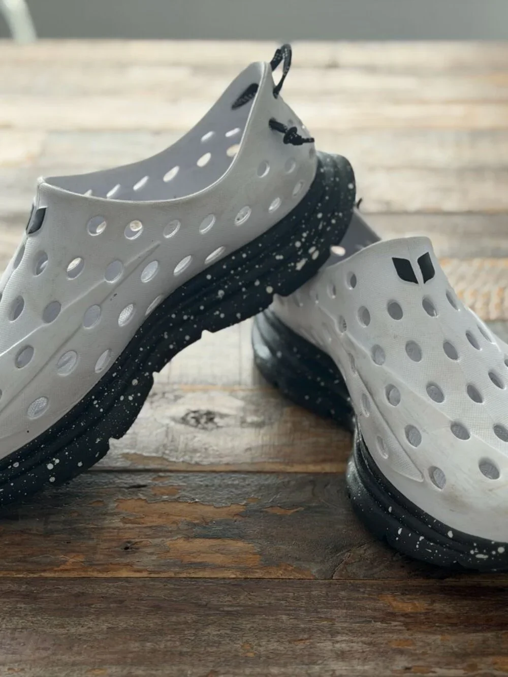 Kane Revive Recovery Shoes - White / Black Speckle -